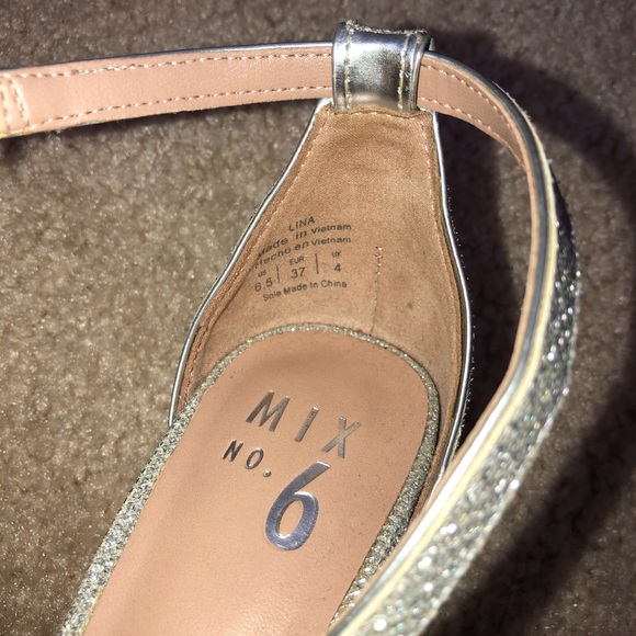 SILVER HEELS - Picture 4 of 5